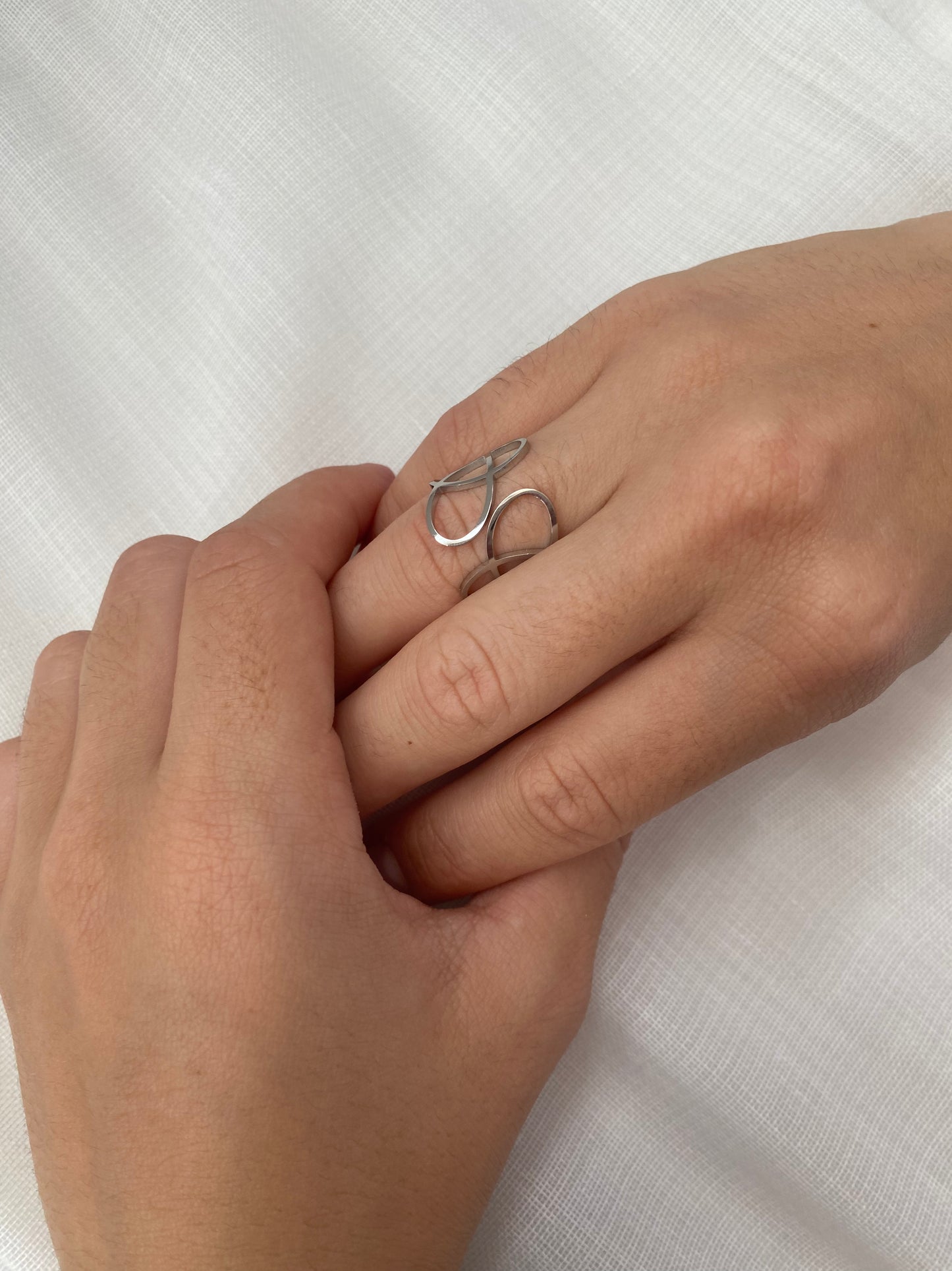 Anillo círculos trenzados